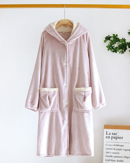 Texture douce et chaude de la chemise de nuit rose