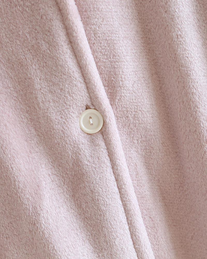 Chemise de nuit avec capuche et boutons visibles