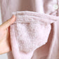 Vue arrière de la chemise de nuit polaire rose