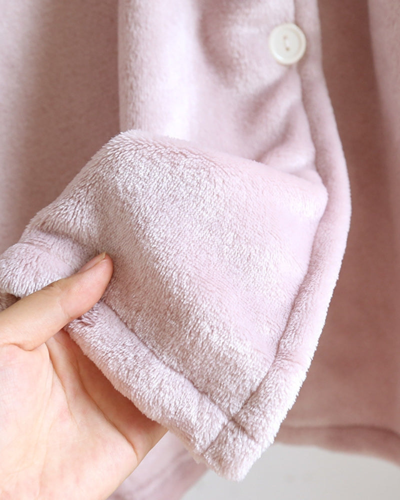 Détail des oreilles sur la capuche de la chemise