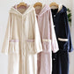Poches pratiques sur chemise de nuit douce en flanelle