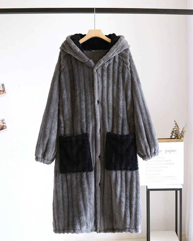 Détail des poches et poignets élastiques de la chemise