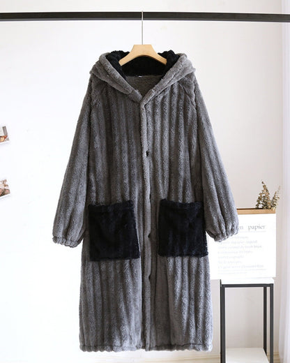 Détail des poches et poignets élastiques de la chemise