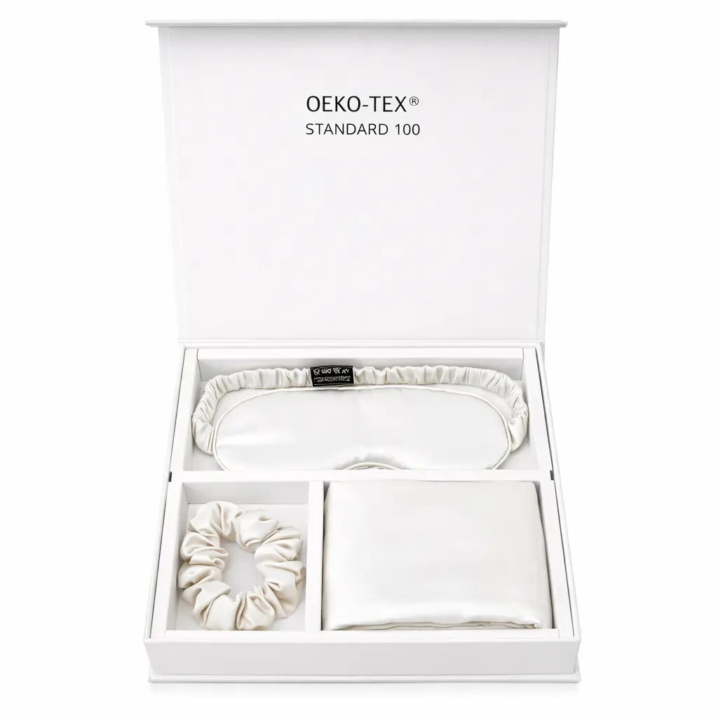 Coffret blanc comprenant taie, masque et chouchou en soie