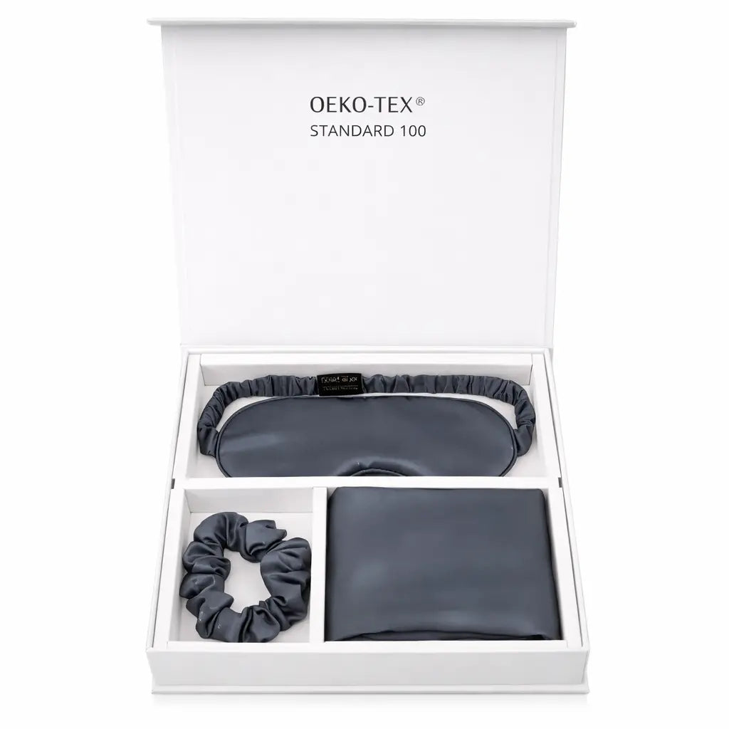 Coffret gris foncé avec taie, masque et chouchou en soie