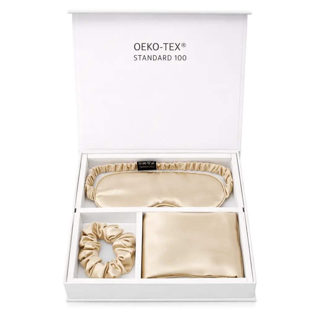 Coffret doré avec accessoires de sommeil en soie de mûrier