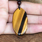 Vue rapprochée du pendentif Guanyin en pierre protectrice