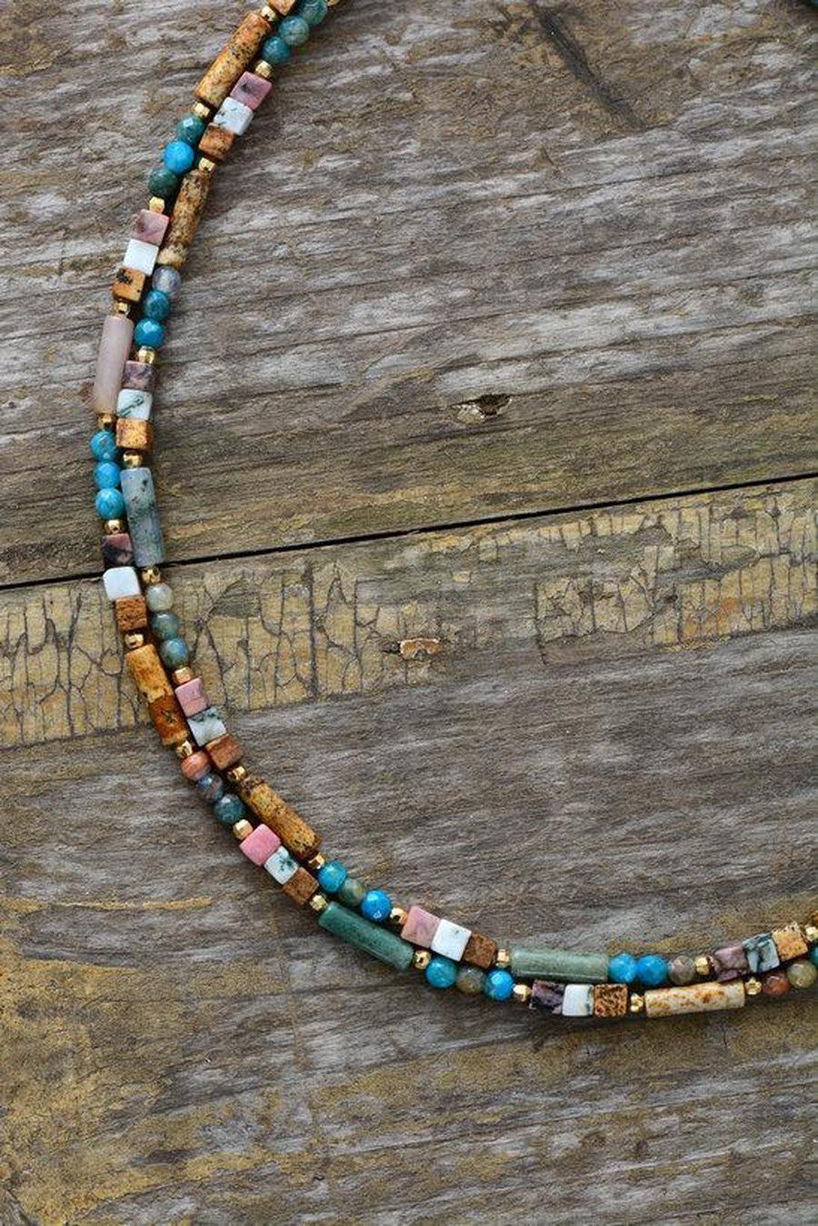 Collier double rang avec pierres colorées et fermoir mousqueton