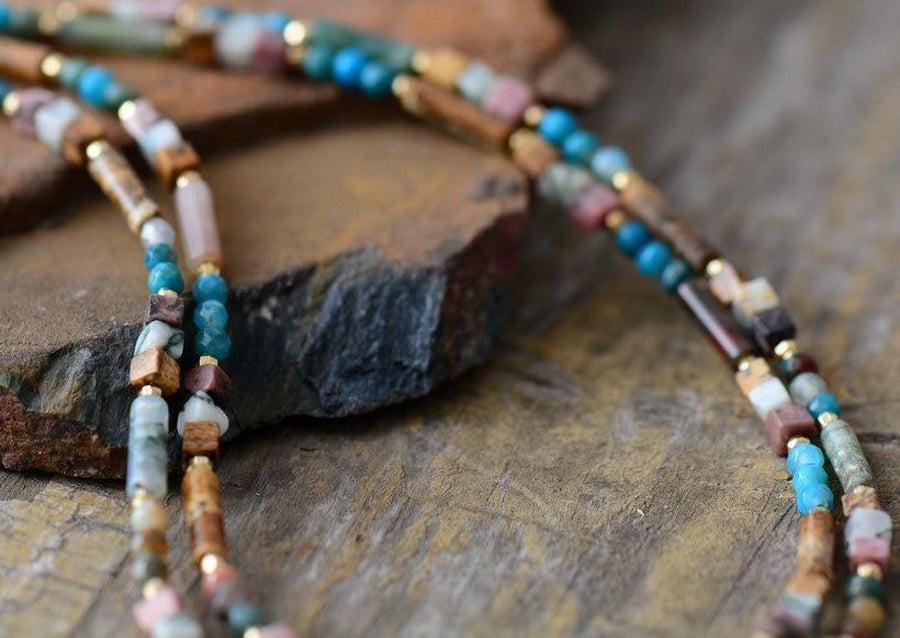 Détail des pierres de turquoise, aventurine et jaspe