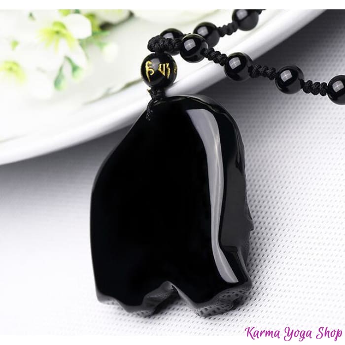 Collier obsidienne noire avec pendentif éléphant détaillé