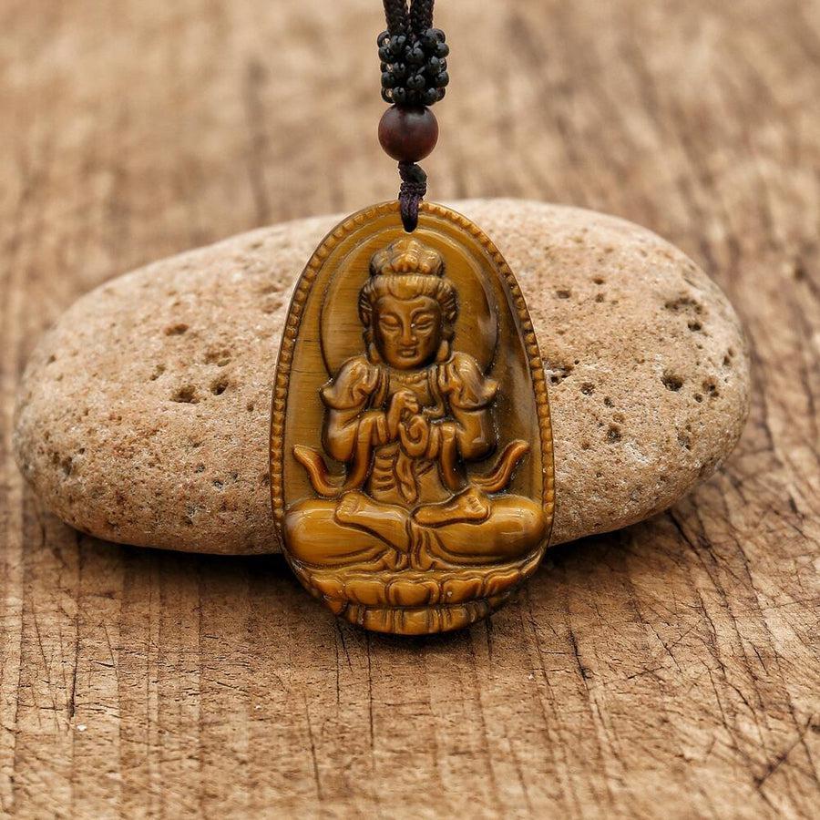 Amulette Bouddha en Œil de Tigre sur fond neutre