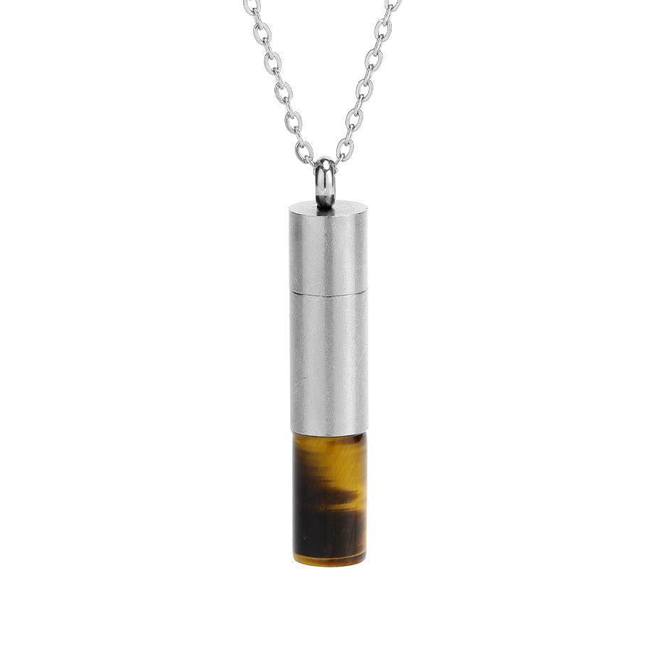 Vue rapprochée du pendentif en aventurine verte, chaîne incluse