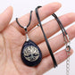 Détail du cordon tressé noir ajustable du collier