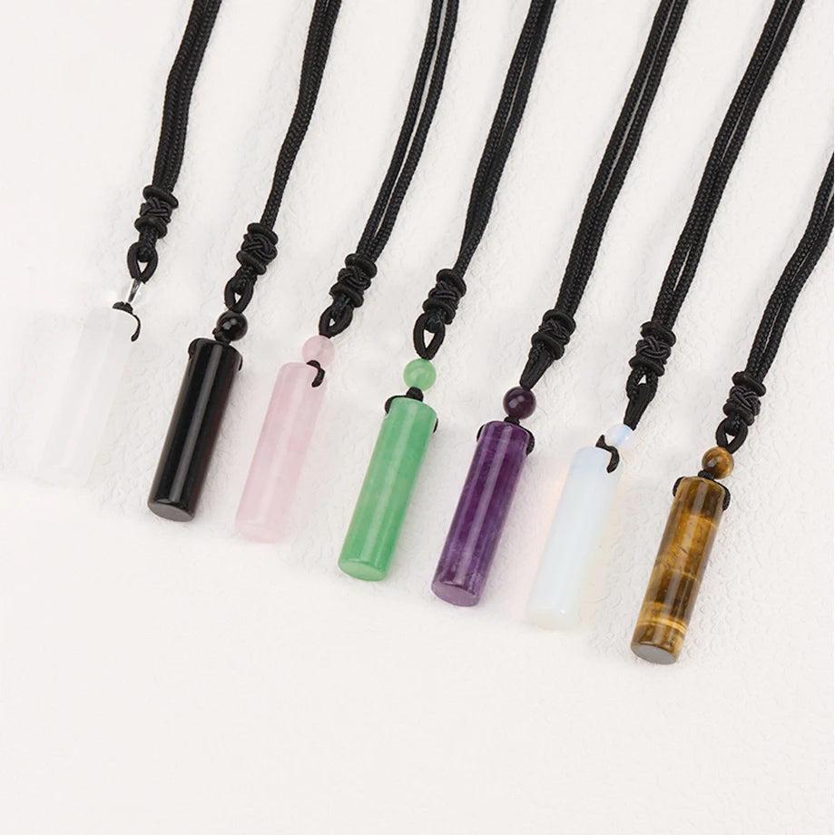 Collier tube en pierre avec perle assortie sur cordon tissé