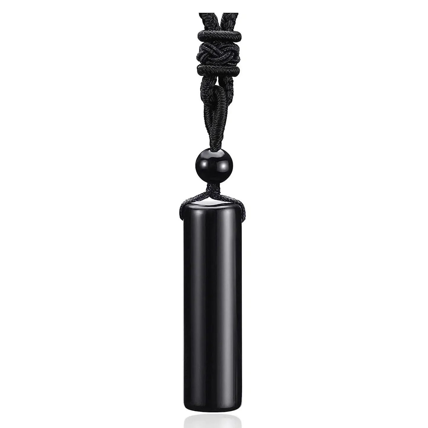 Vue rapprochée du collier tube en pierre, perle à la base