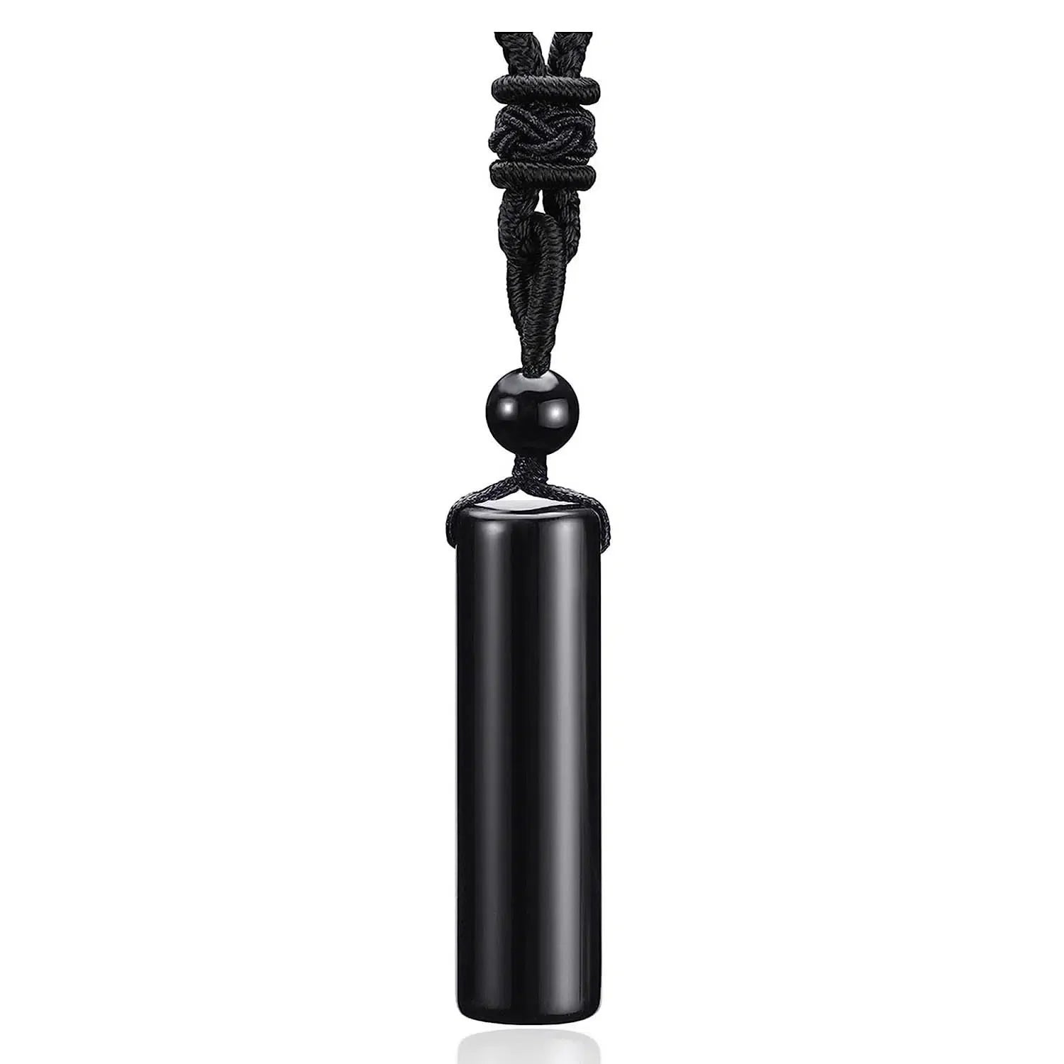 Vue rapprochée du collier tube en pierre, perle à la base