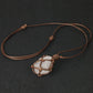 Pendentif en pierre naturelle, vue rapprochée du macramé