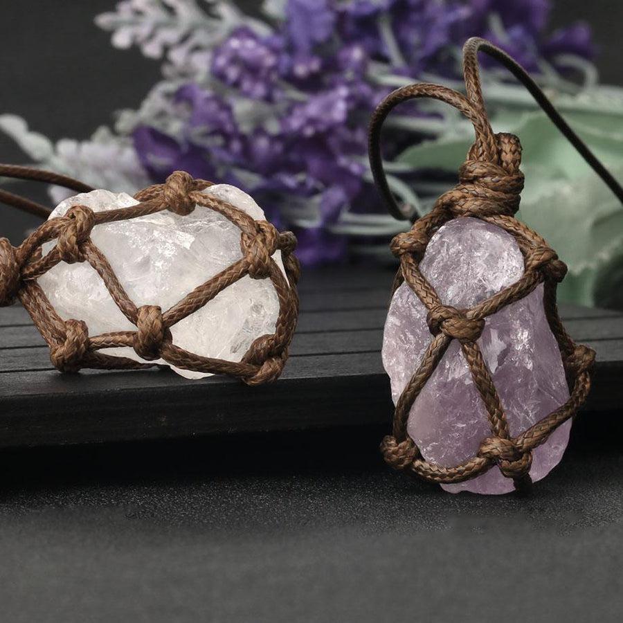 Collier en cristal blanc, longueur ajustable, sur fond neutre