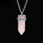 Collier avec pendentif en pierre, accentué par des boules métalliques