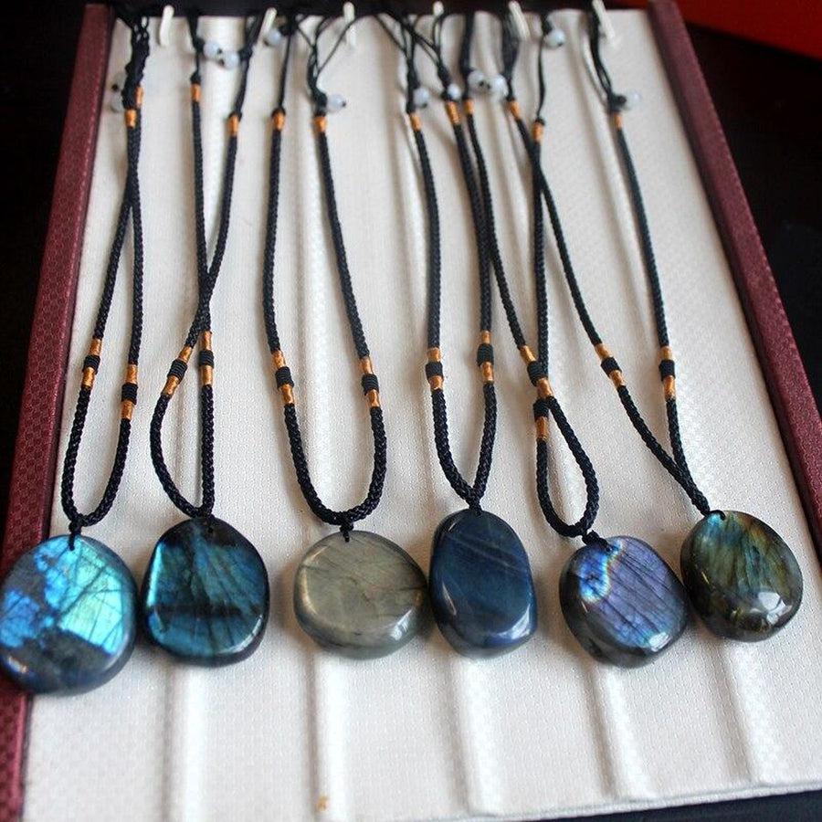 Collier en labradorite, pierre aux reflets irisés distinctifs