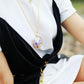 Vue rapprochée du collier avec chaîne en plaqué or