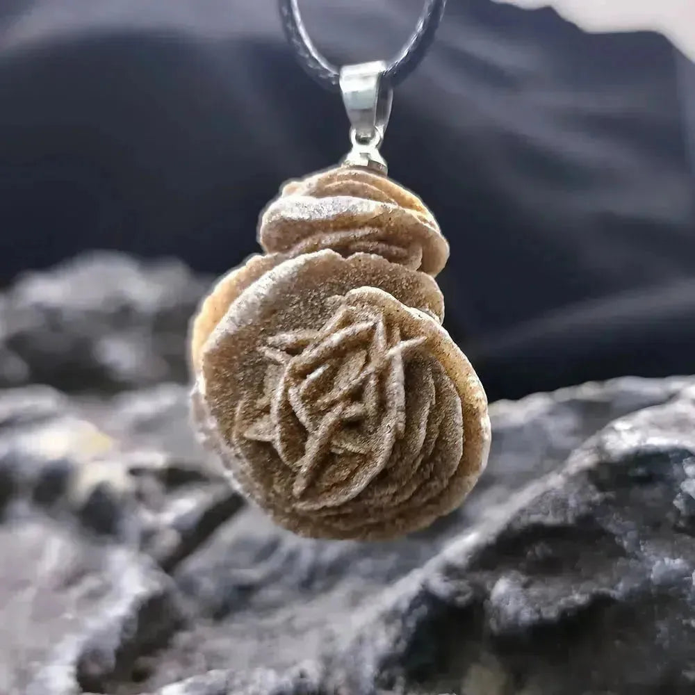 Gros plan sur la texture sculptée de la Rose du Désert