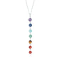 Collier chakras en pierres naturelles sur fond blanc