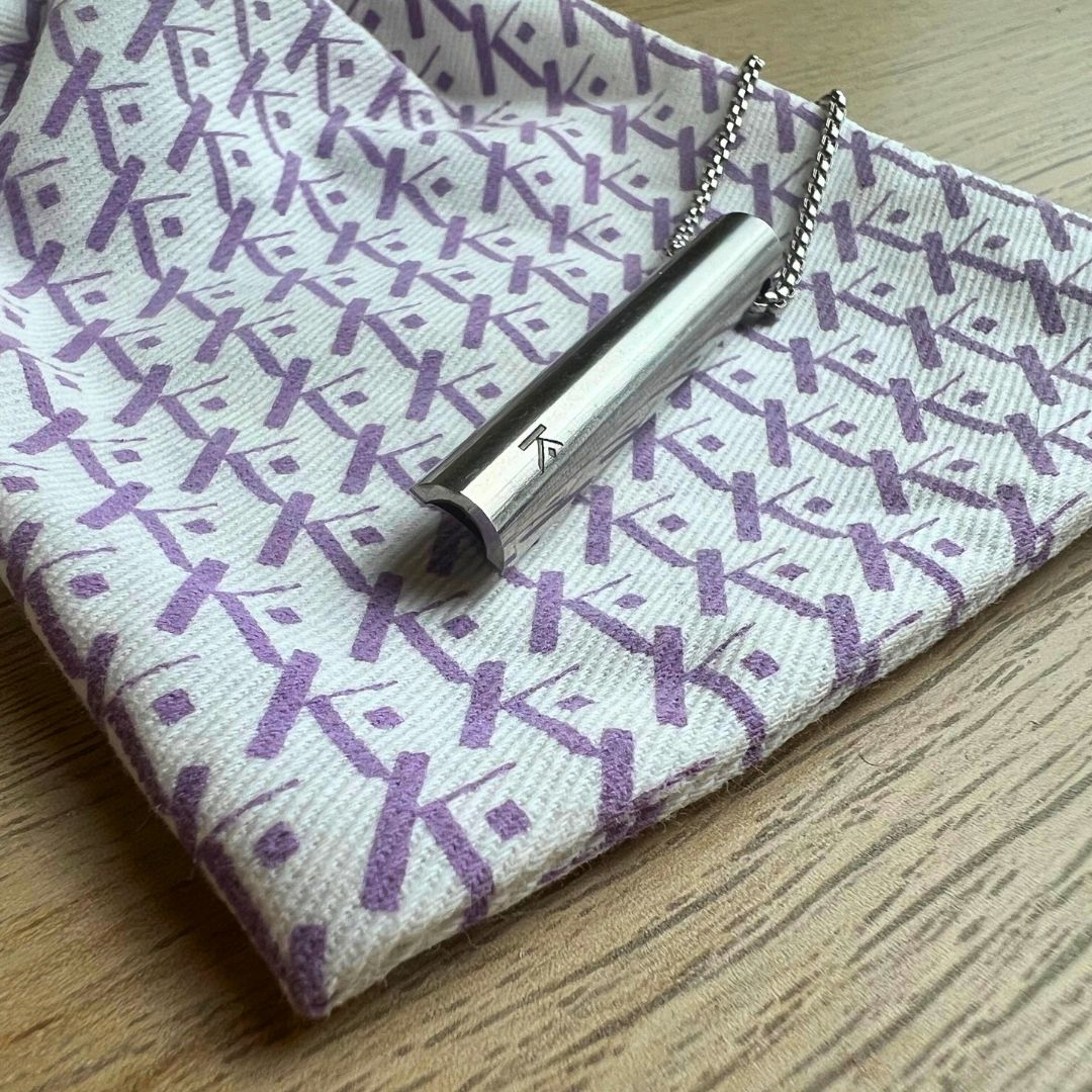 Collier en acier inoxydable avec symbole infini gravé