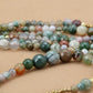 Collier sautoir perlé en trois rangs avec pendentif ovale
