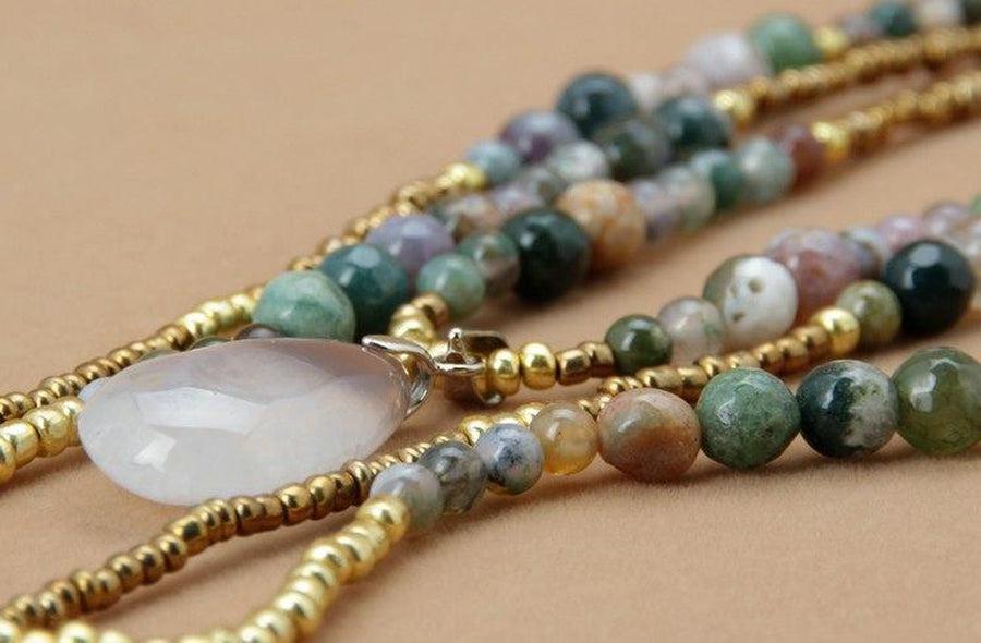 Assemblage harmonieux de perles de rocailles colorées