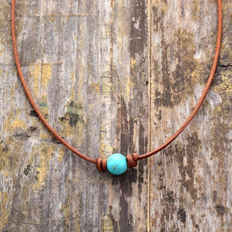 Collier en cuir avec perle turquoise nouée