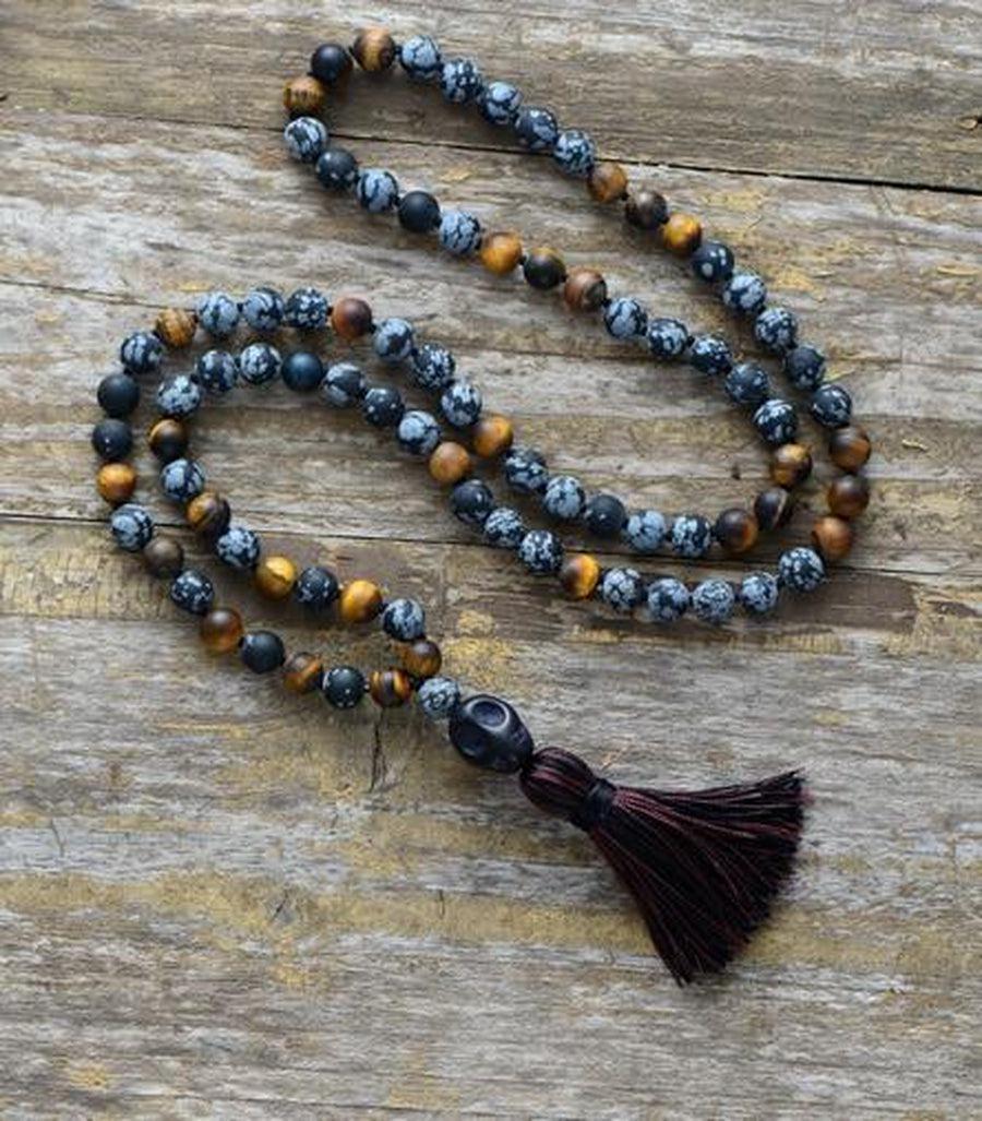Collier entier montrant les pierres protectrices