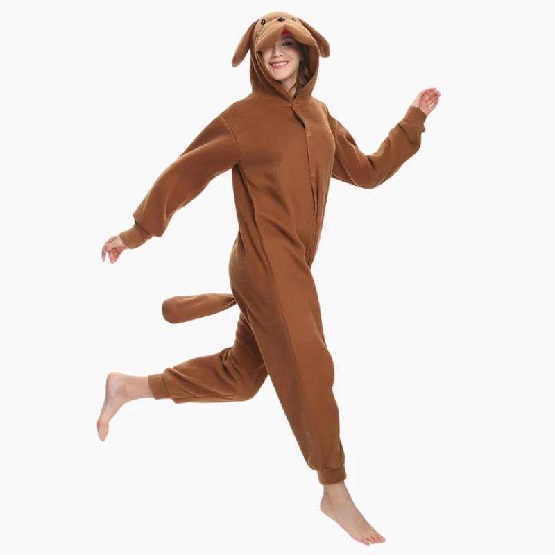 Femme en combinaison polaire marron style chien amusant