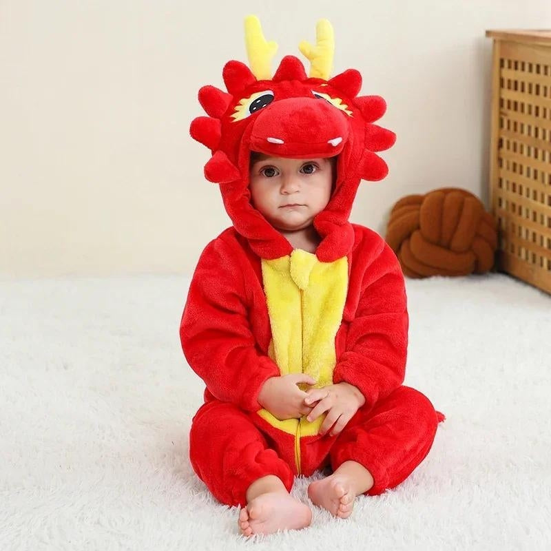 Combinaison rouge bébé avec capuche dinosaure et écailles jaunes