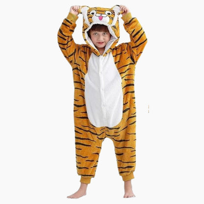 Détail de la capuche tigre avec oreilles et yeux expressifs