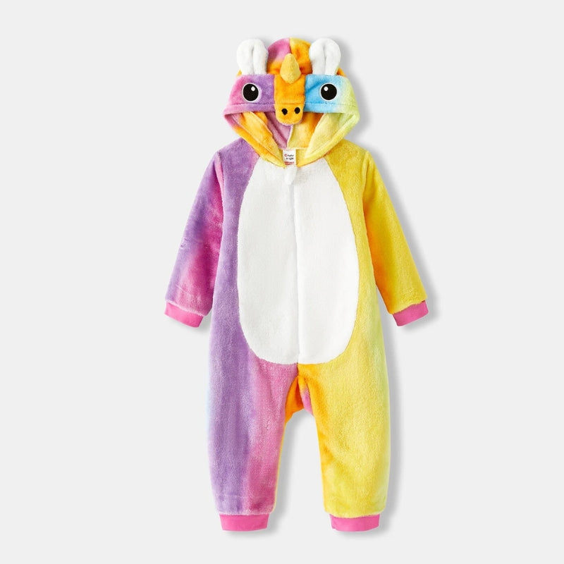 Détail des pieds d'une combinaison pyjama avec motifs festifs