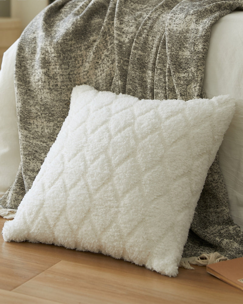 Coussin blanc en duvet avec motif croisé en relief