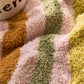 Coussin molletonné avec motifs géométriques colorés