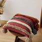 Coussin en peluche avec bandes colorées et texture douce