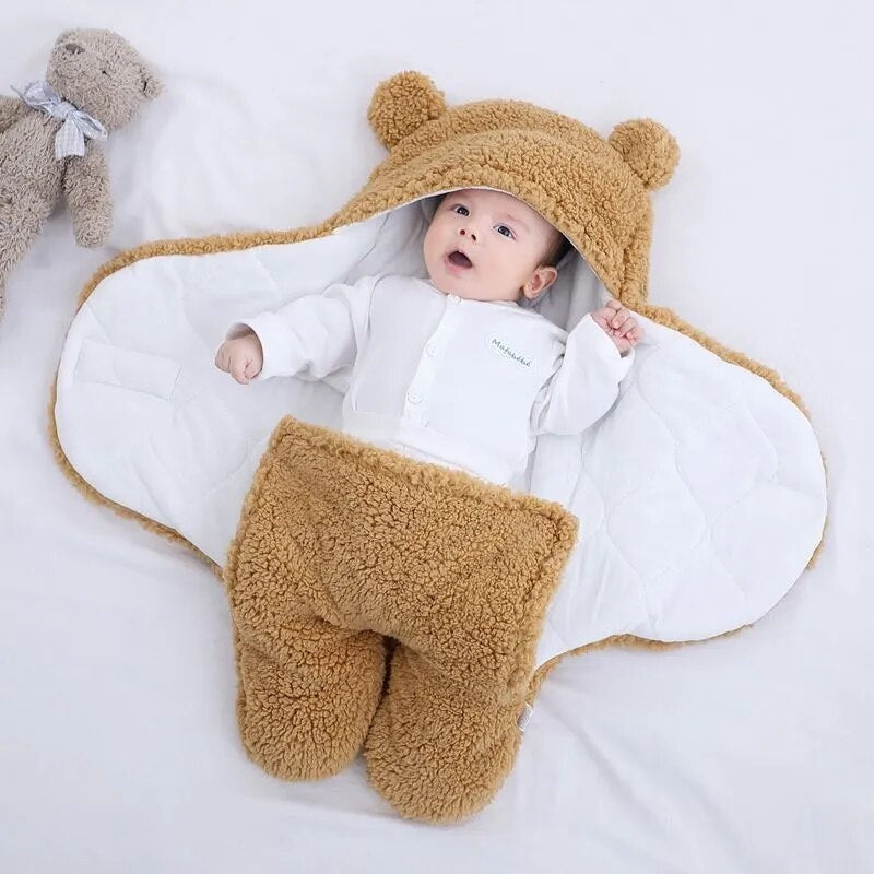 Gros plan sur la texture douce de la couverture marron pour bébé