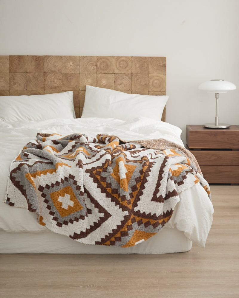 Zoom sur motifs colorés ethniques du plaid