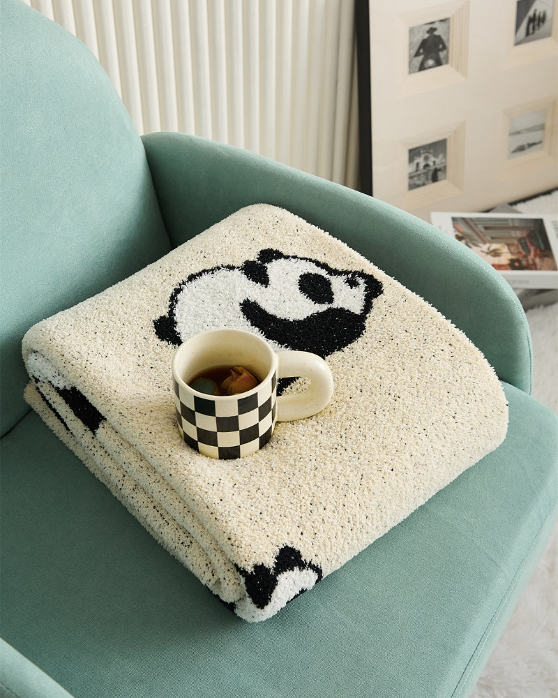 Détail des motifs pandas sur couverture flanelle beige