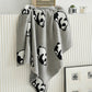Couverture flanelle gris foncé, motifs pandas amusants