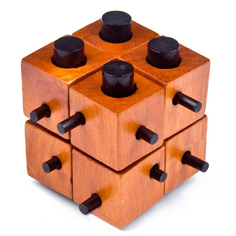 Vue rapprochée des cubes et tiges en bois assemblés