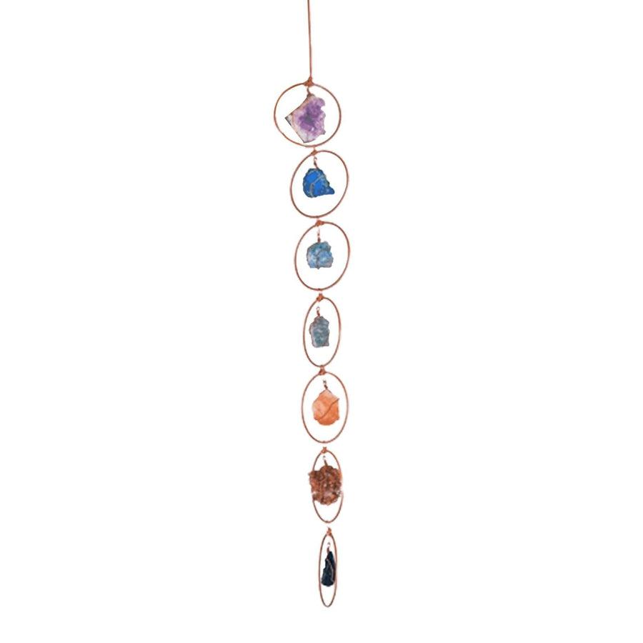Décoration murale avec pierres des 7 chakras alignées verticalement