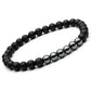 Deux bracelets en onyx et agate sur fond blanc