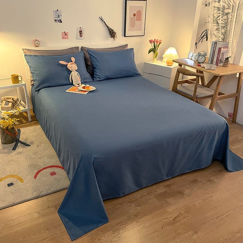 Zoom sur la texture douce du drap housse bleu