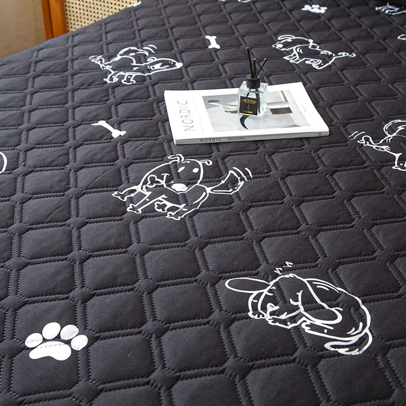 Vue latérale du drap housse installé sur un matelas