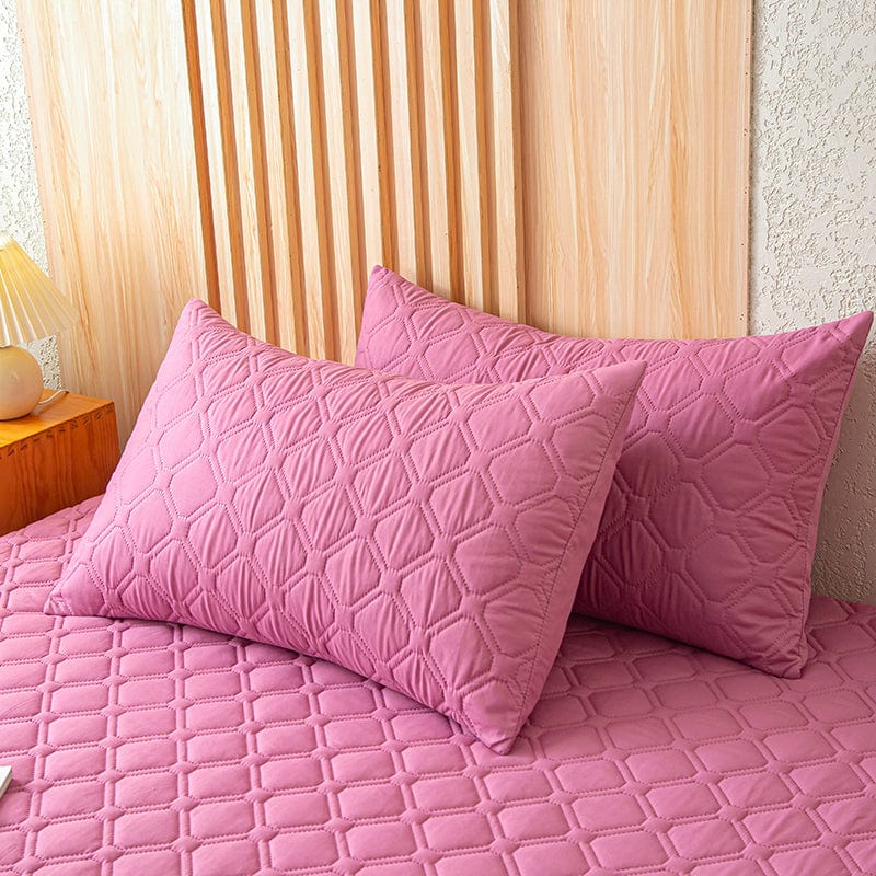 Drap housse imperméable installé sur un lit, vue d'ensemble