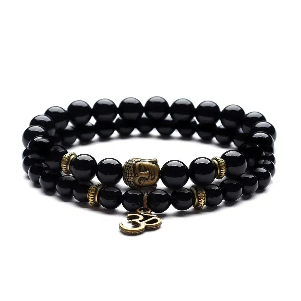 Bracelet en pierre fossile, symboles spirituels en gros plan